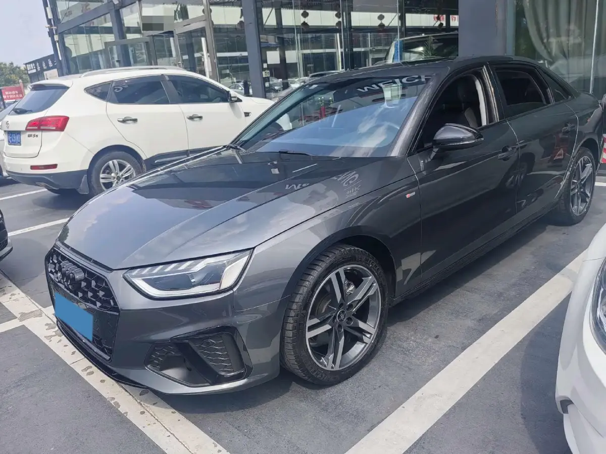 2022 Audi A4L 2.0T 190HP L4 7DCT