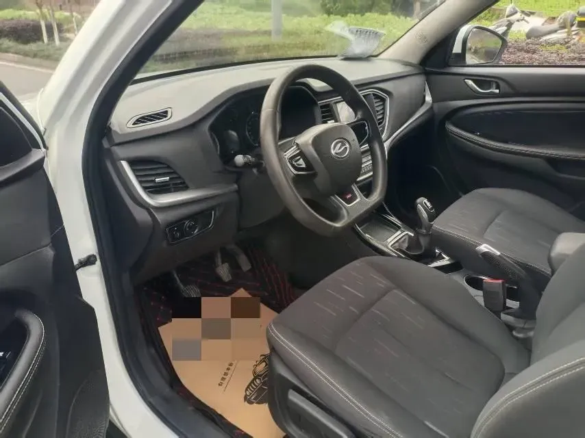 2017 Landwind X2 1.6L 125HP L4 5MT,autocango,china used car exporter,china ev exporter,chinese used car exporter,chinese used ev exporter