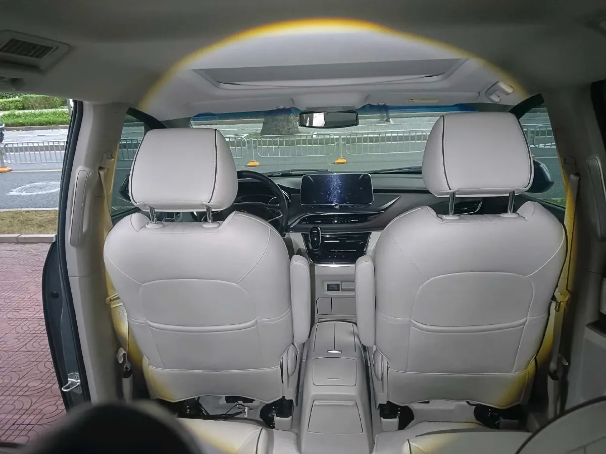 2022 Buick GL8 2.0T 237HP L4 9AT,autocango,china used car exporter,china ev exporter,chinese used car exporter,chinese used ev exporter