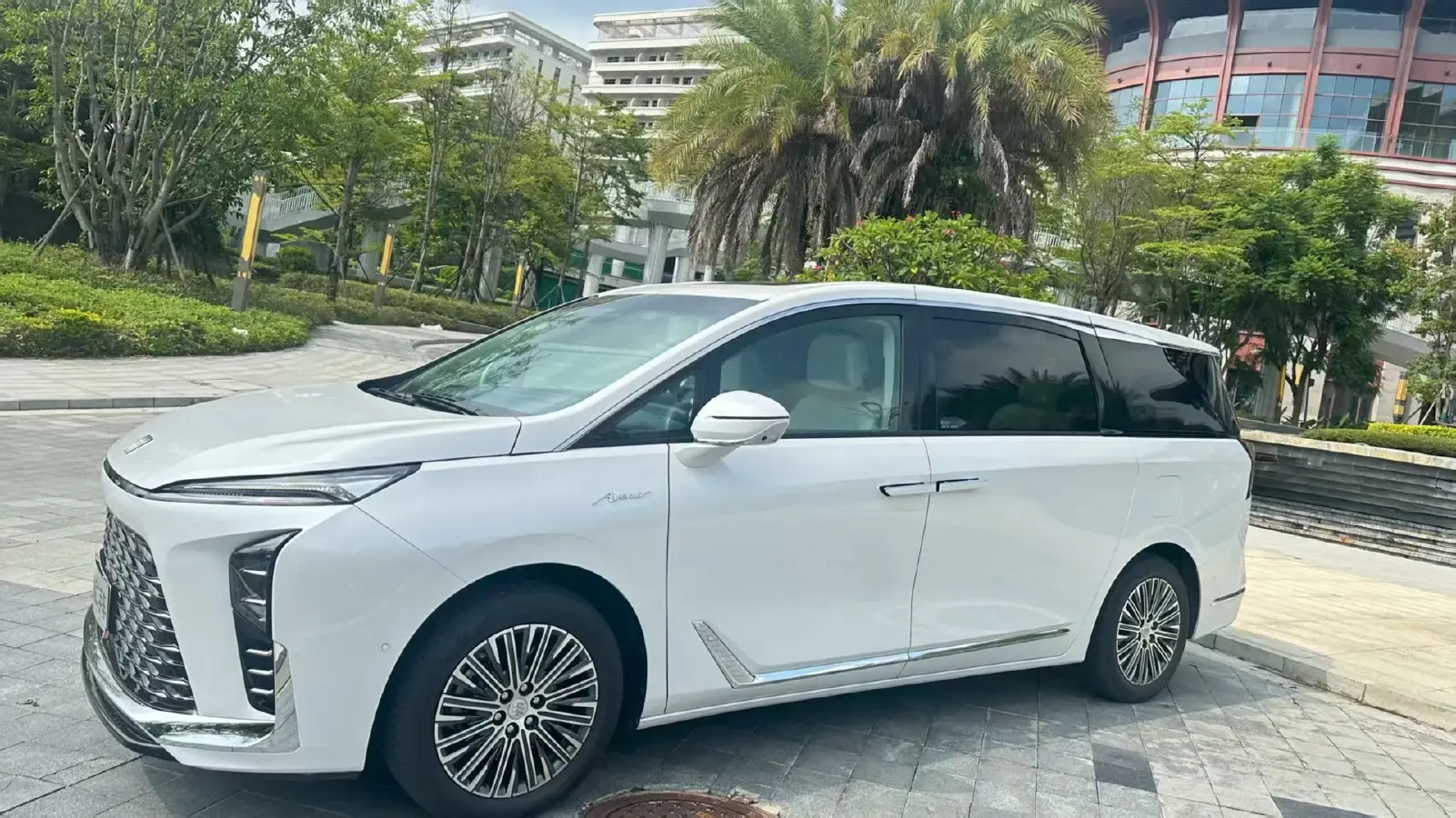 2024 Buick GL8 1.5T 180HP L4 2DHT PHEV 24.4KWH