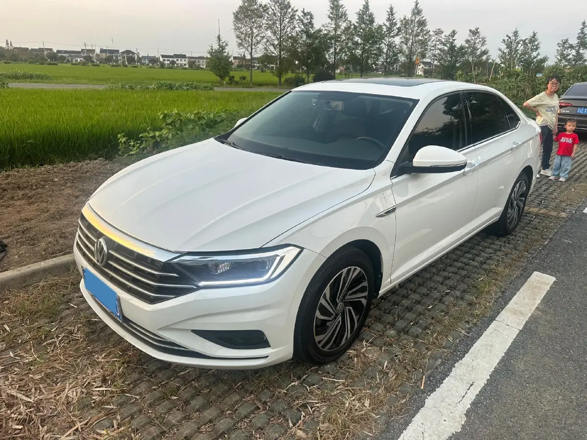 2022 Volkswagen Sagitar 1.4T 150HP L4 7DCT