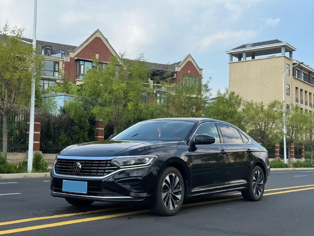 2023 Volkswagen Passat 2.0T 186HP L4 7DCT