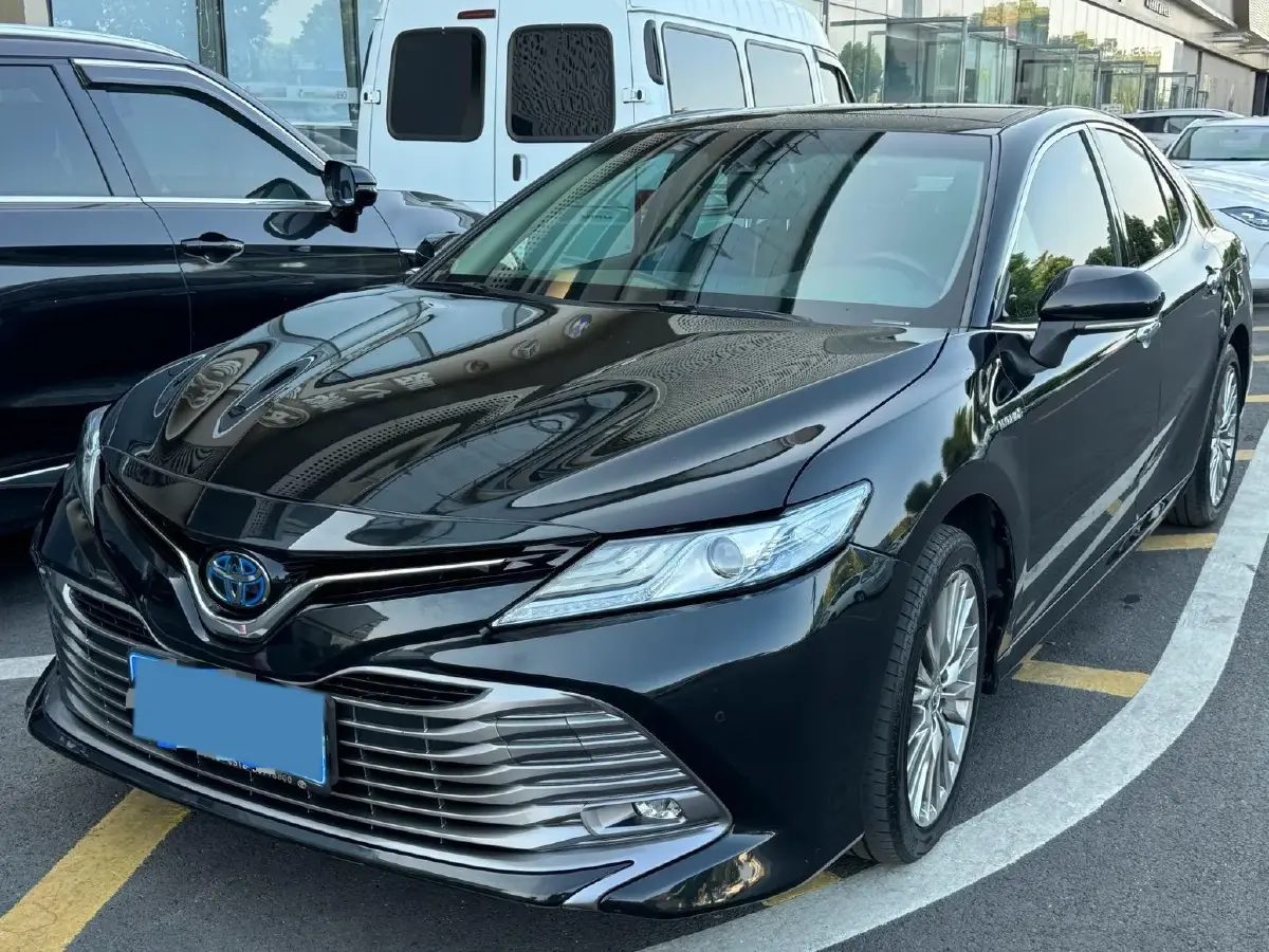 2019 Toyota Camry 2.5L 178HP L4 E-CVT Hybrid