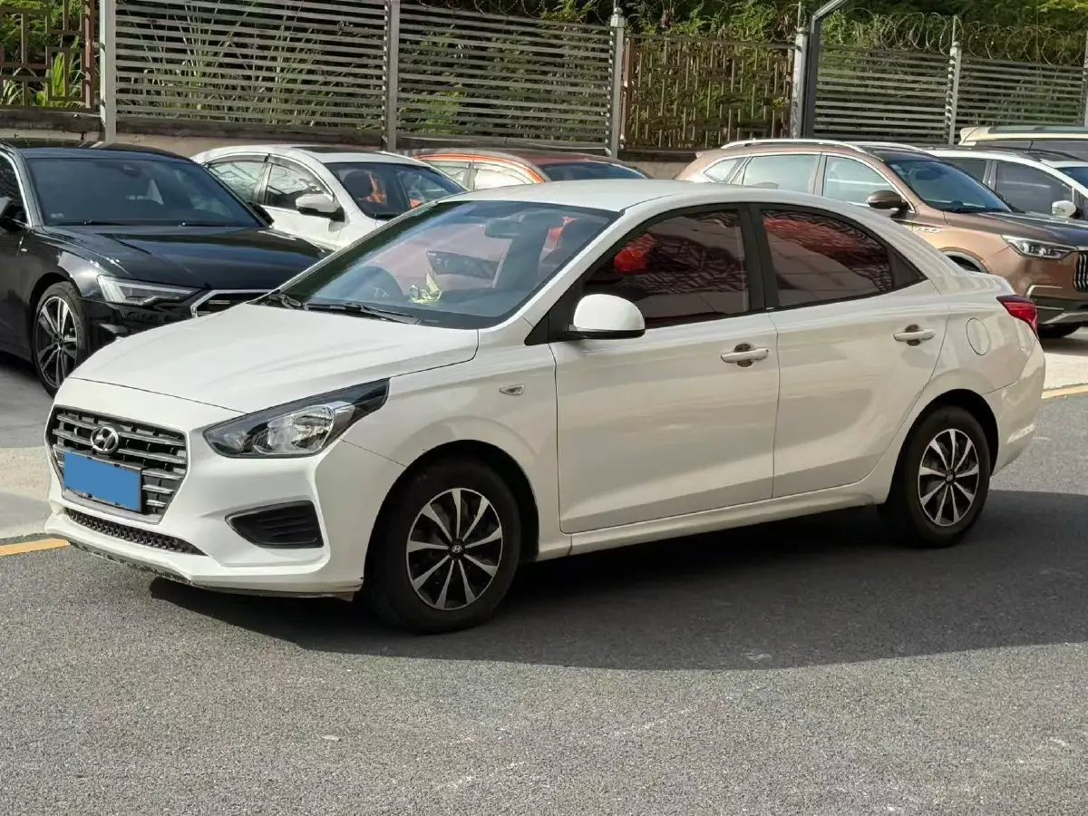 2017 Hyundai Reina 1.4L 95HP L4 5MT