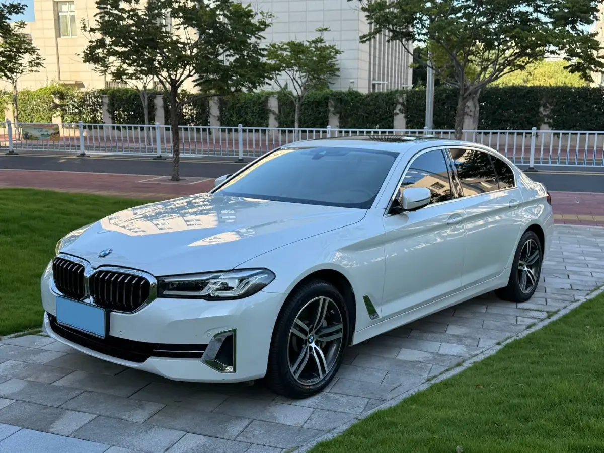 2022 BMW 5 Series 2.0T 252HP L4 8AT