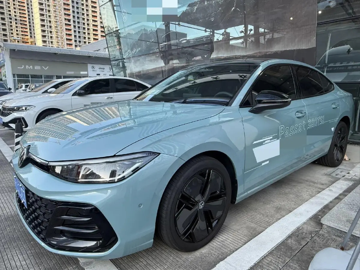 2025 Volkswagen Passat 2.0T 220HP L4 7DCT