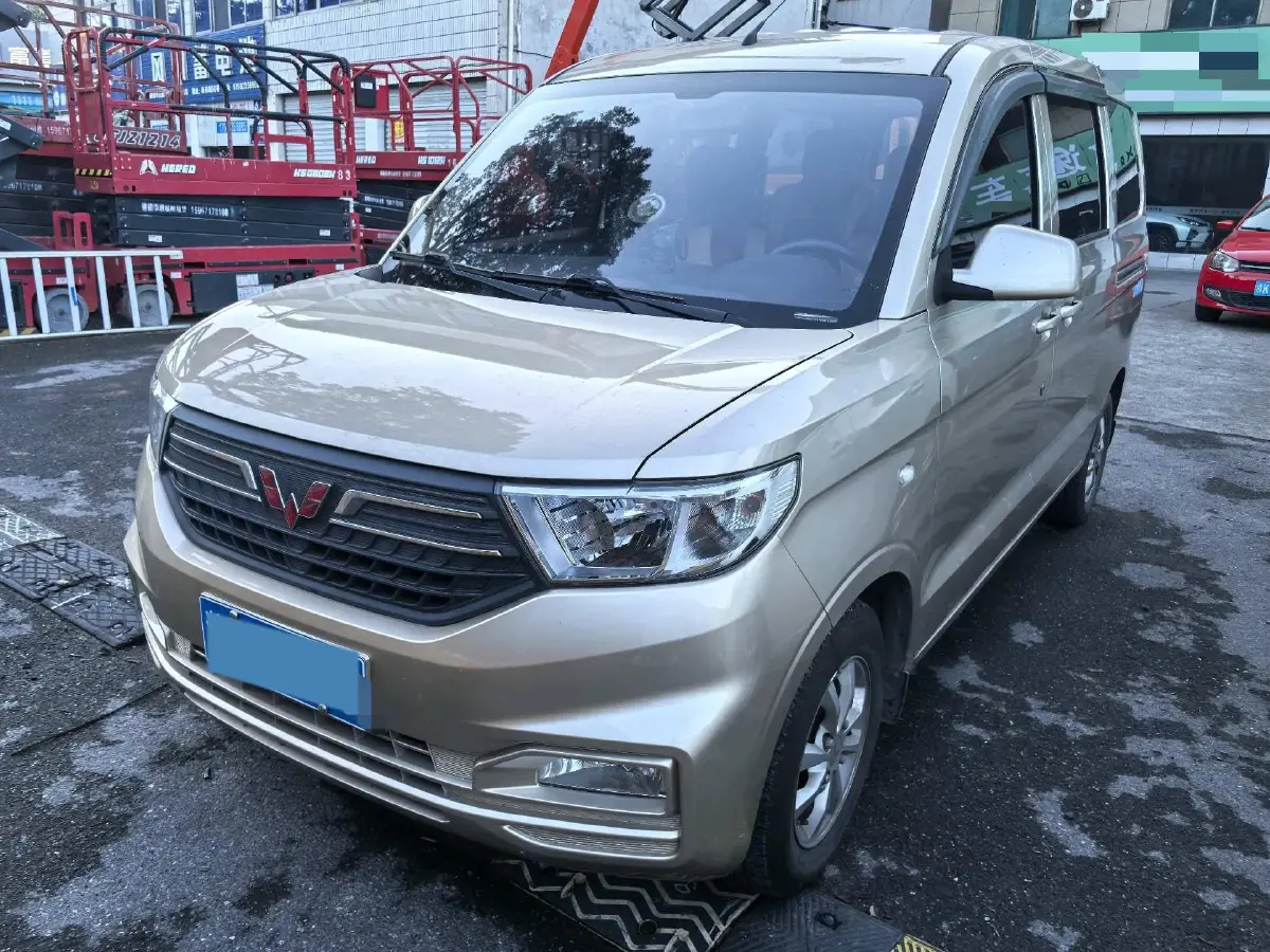 2022 WuLing HongGuang V 1.5L 99HP L4 6MT