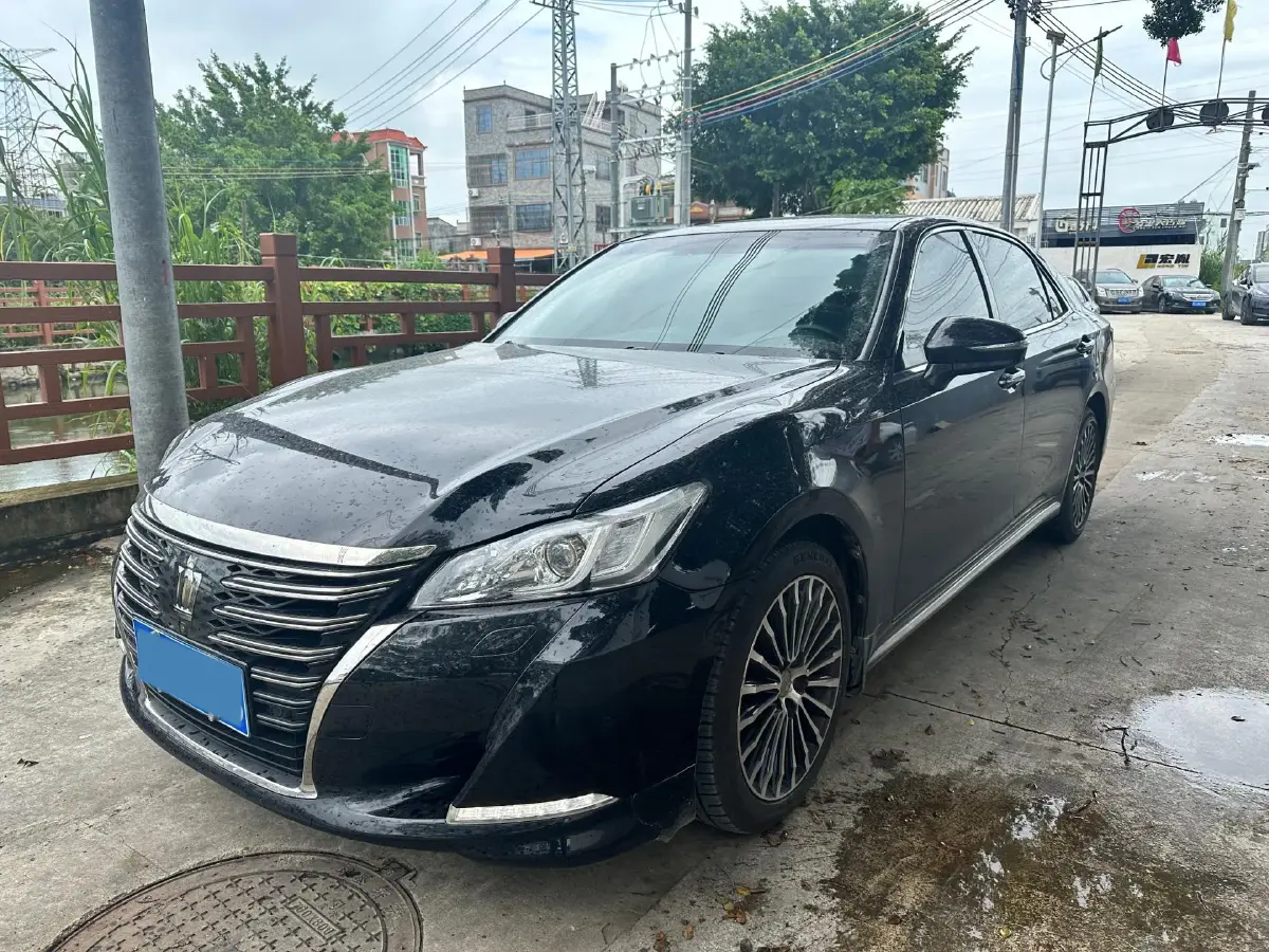 2018 Toyota Crown 2.0T 235HP L4 8AT
