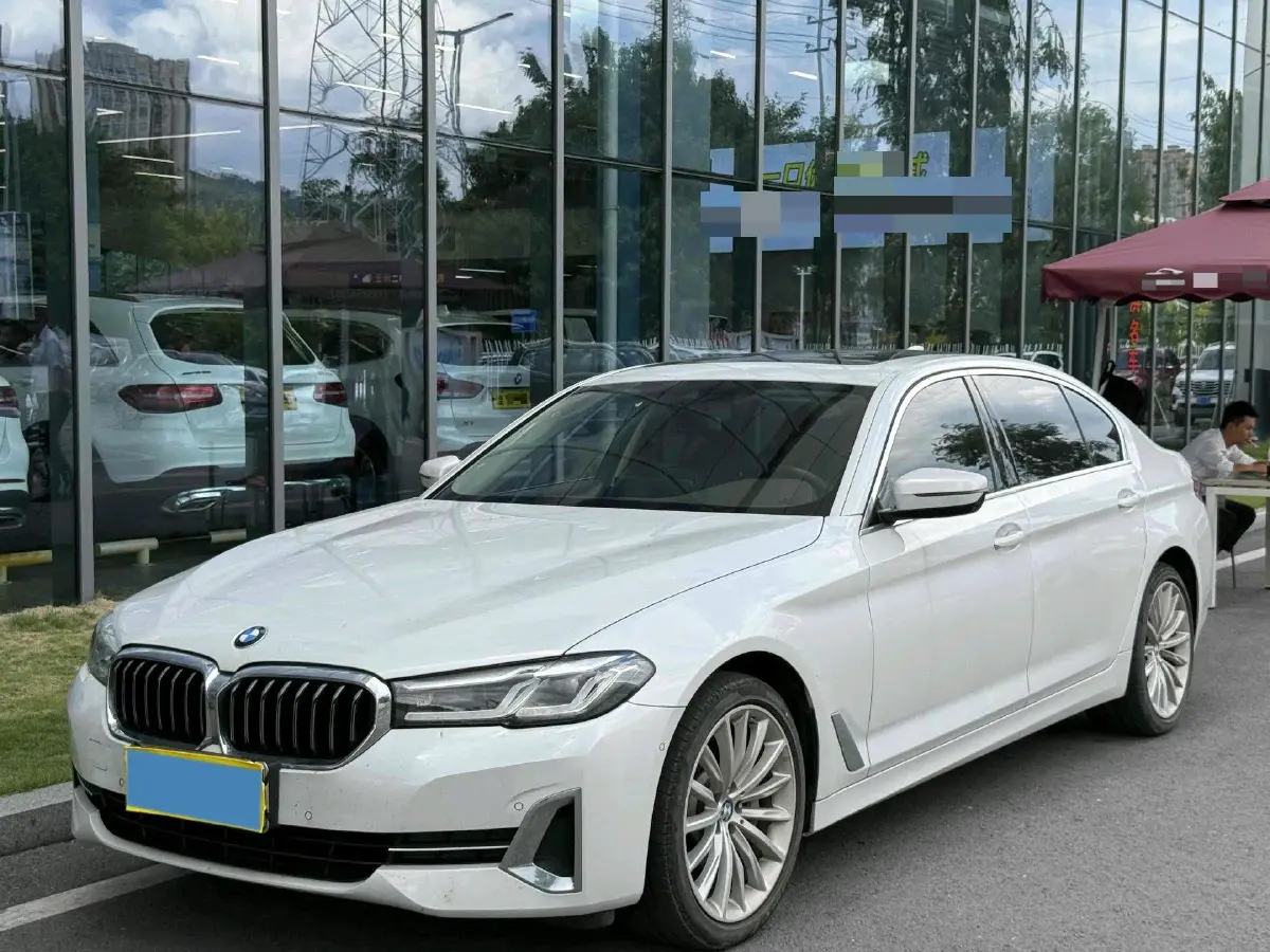 2022 BMW 5 Series 2.0T 252HP L4 8AT