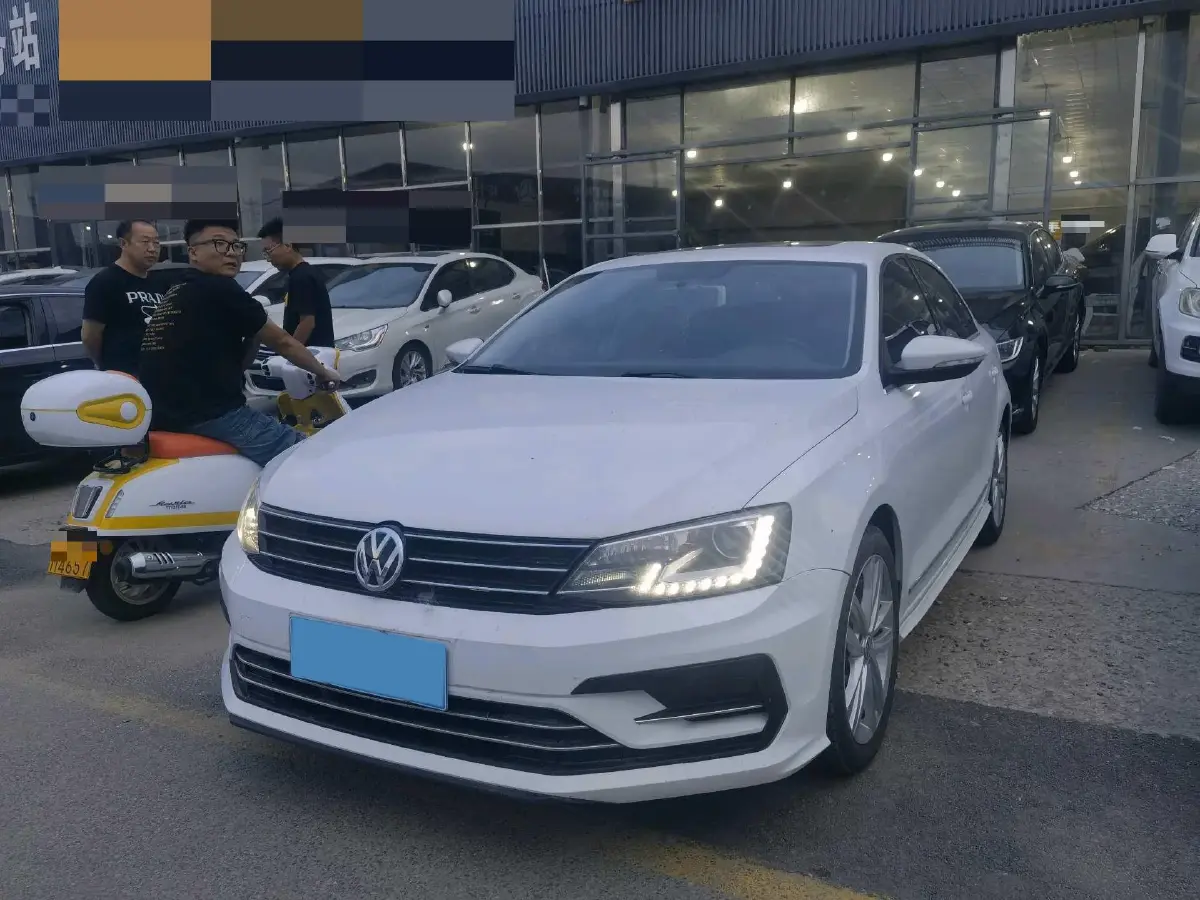 2018 Volkswagen Sagitar 1.4T 150HP L4 7DCT