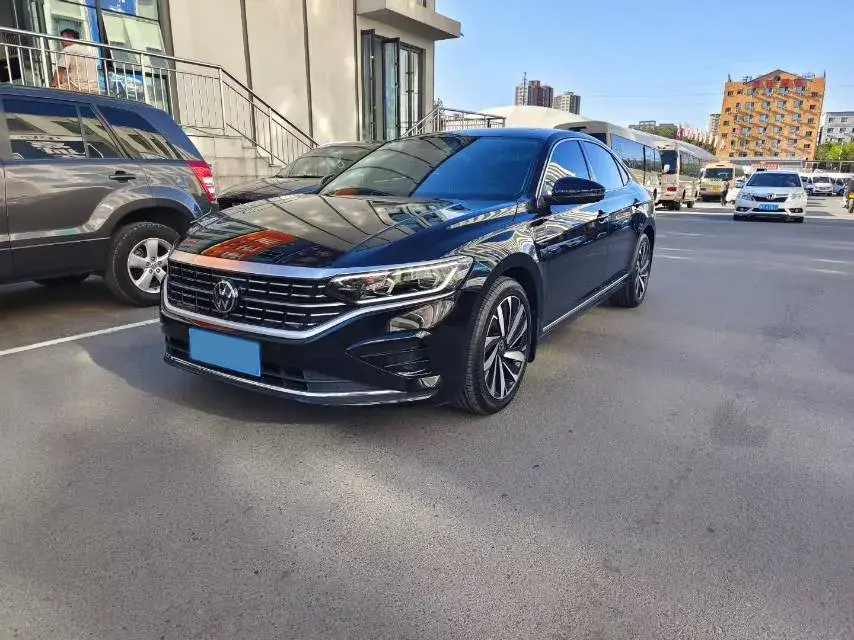 2023 Volkswagen Passat 2.0T 220HP L4 7DCT