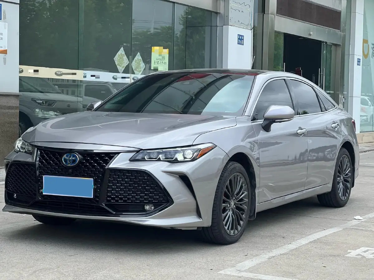 2019 Toyota Avalon 2.5L 178HP L4 E-CVT Hybrid