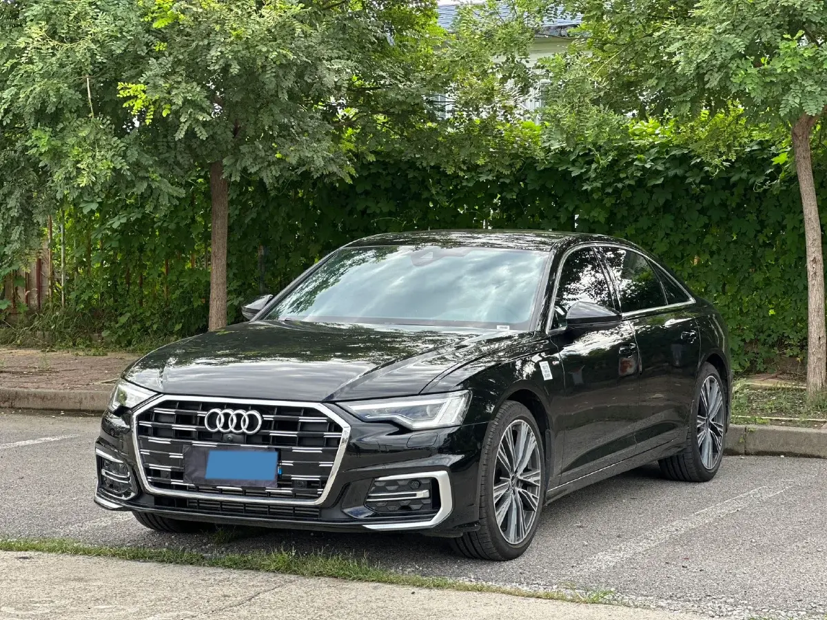 2025 Audi A6L 2.0T 245HP L4 7DCT