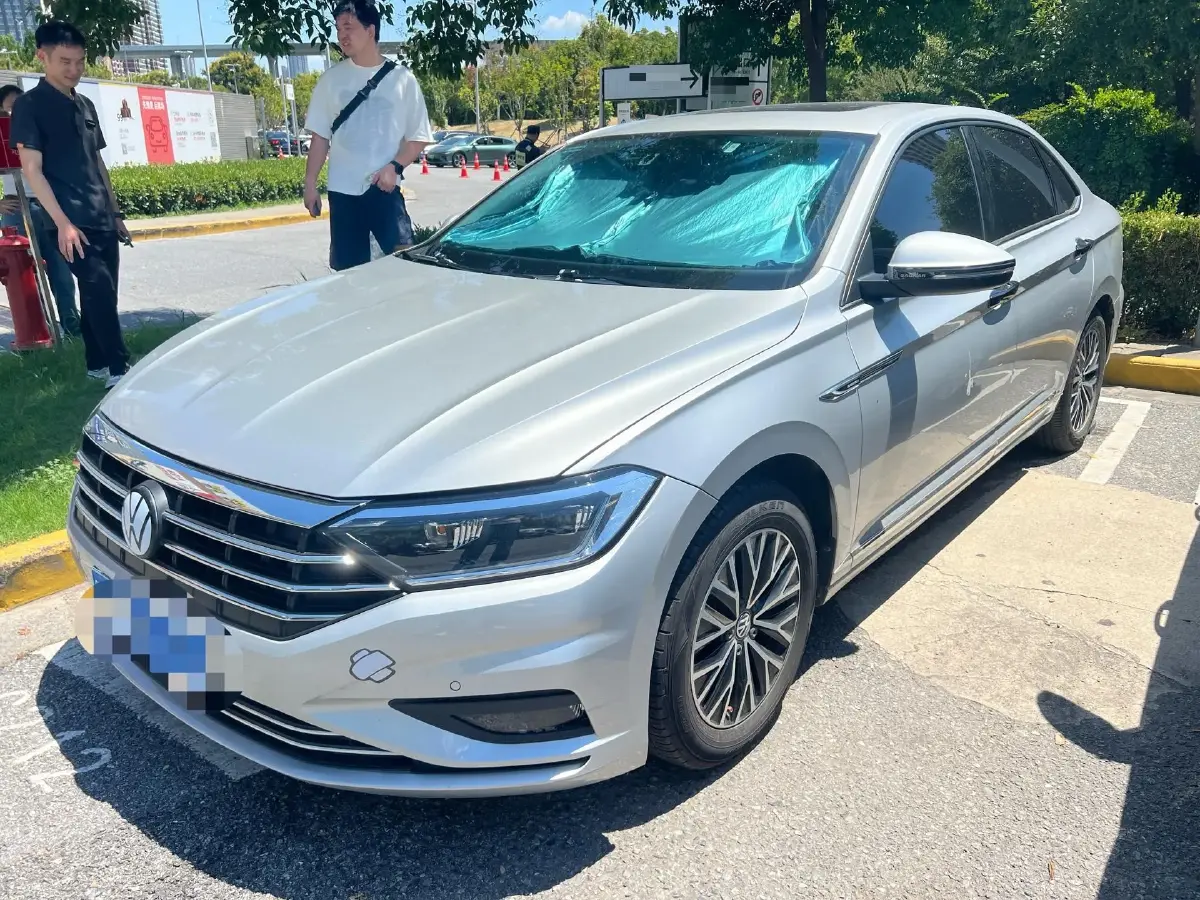 2020 Volkswagen Sagitar 1.2T 116HP L4 7DCT