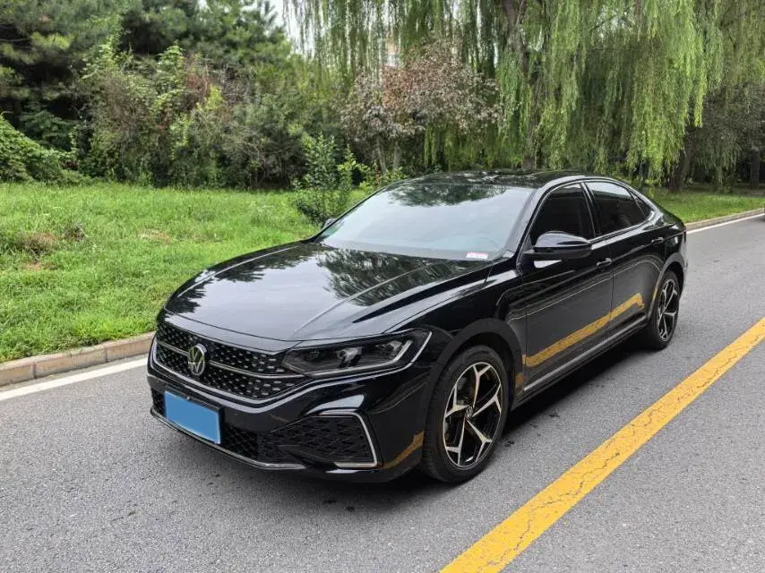 2024 Volkswagen Passat 2.0T 186HP L4 7DCT