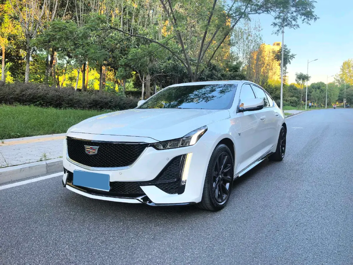 2023 Cadillac CT5 2.0T 237HP L4 10AT