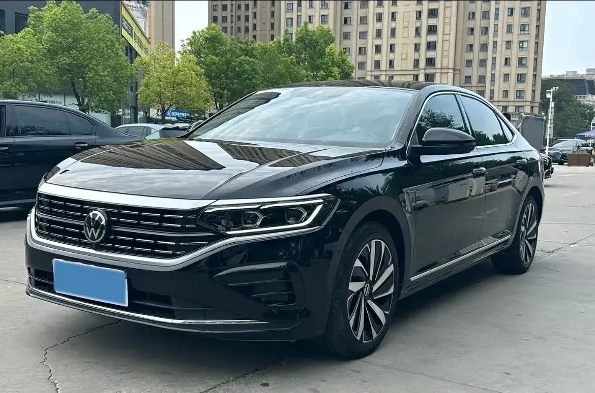 2024 Volkswagen Passat 2.0T 220HP L4 7DCT