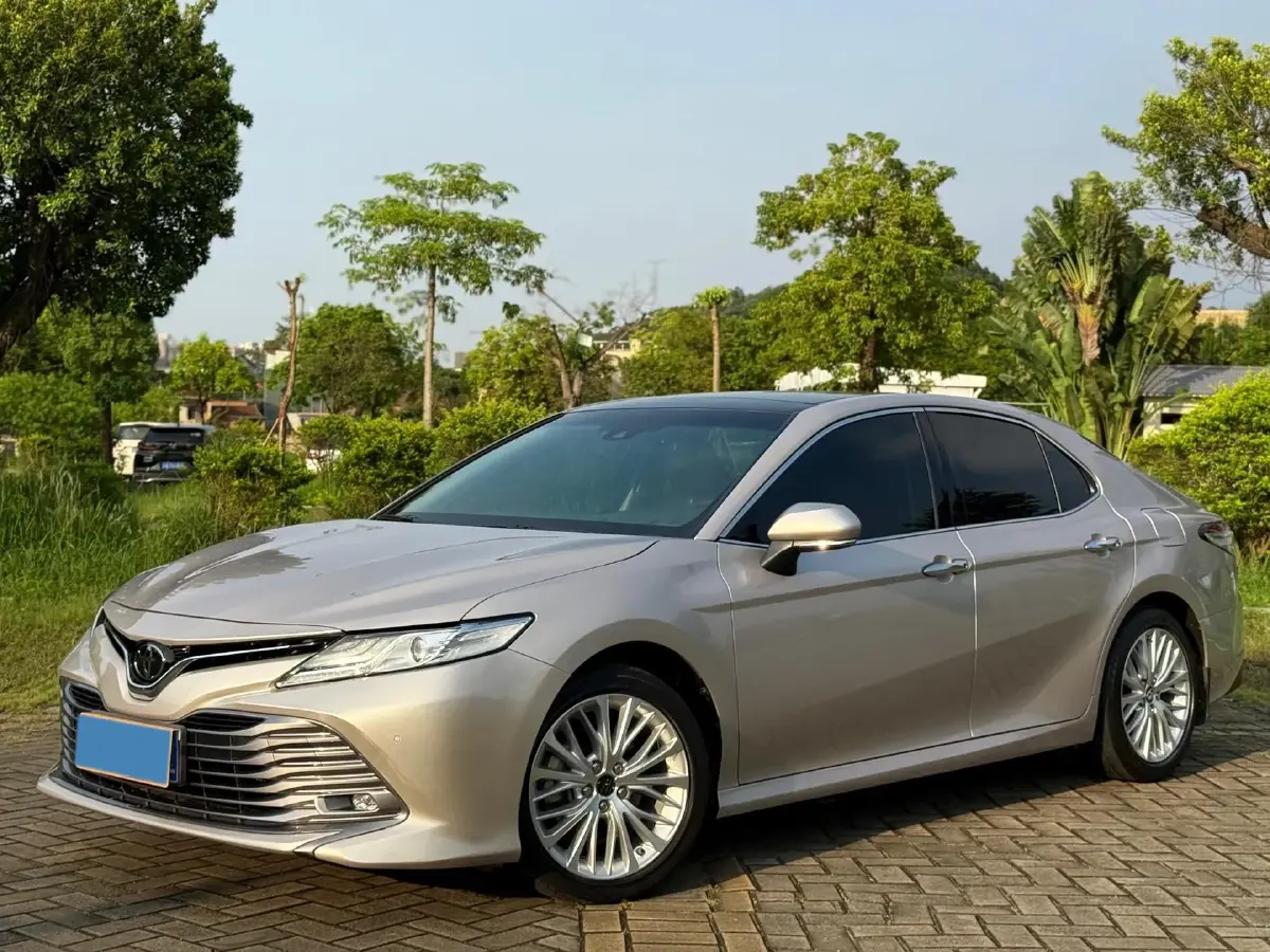 2019 Toyota Camry 2.5L 209HP L4 8AT