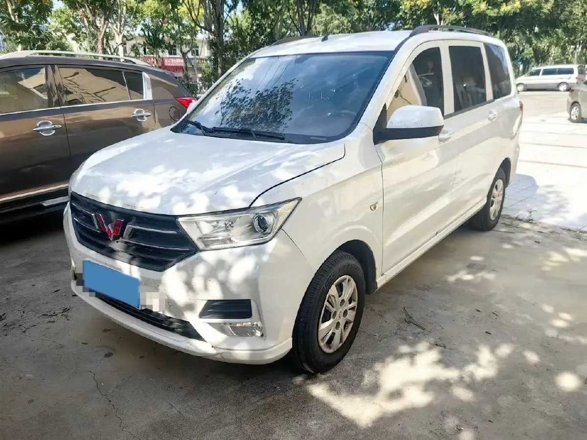 2021 WuLing HongGuang 1.5L 99HP L4 6MT