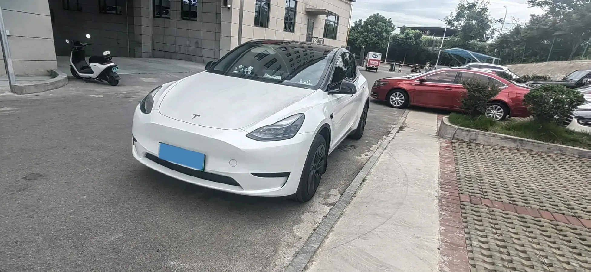 2024 Tesla Model Y BEV 60KWH