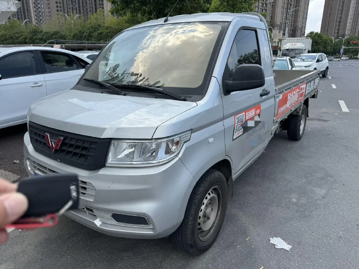 2023 WuLing RongGuang New Truck 1.5L 102HP L4 5MT