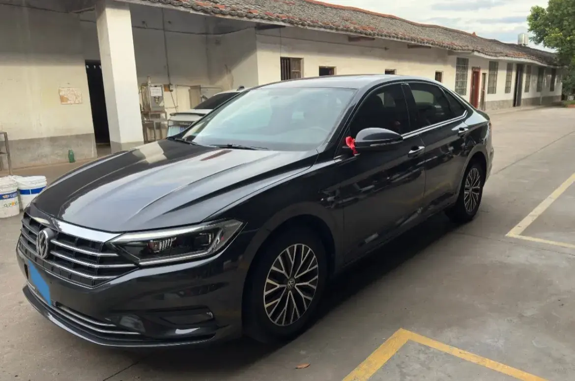 2020 Volkswagen Sagitar 1.2T 116HP L4 7DCT