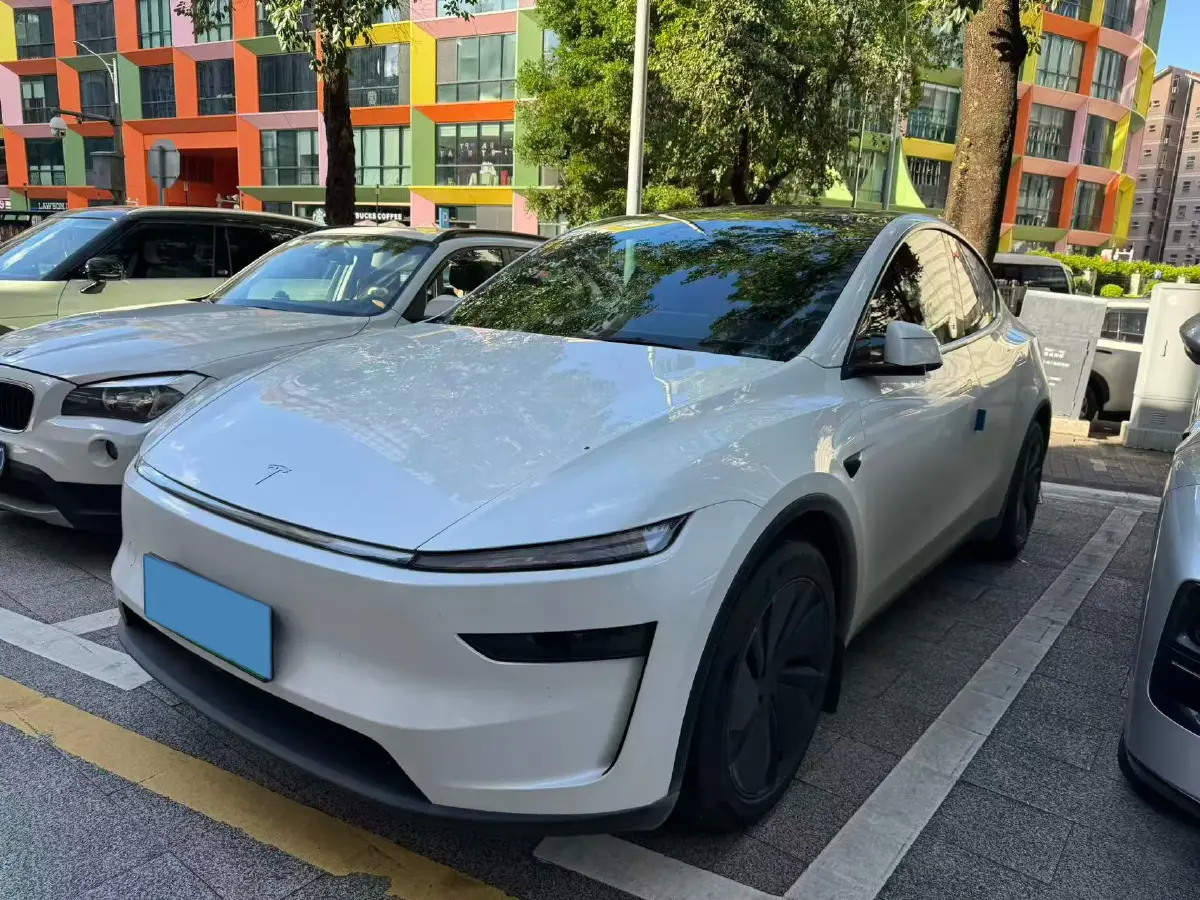 2025 Tesla Model Y BEV 78.4KWH