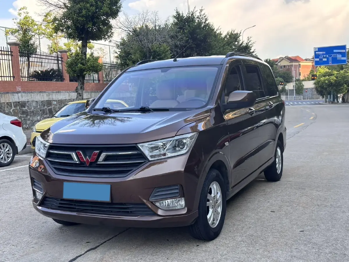 2019 WuLing HongGuang Plus 1.5T 147HP L4 6MT