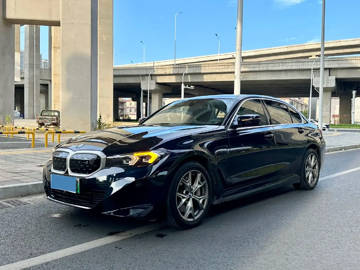 2025 BMW i3 BEV 70KWH