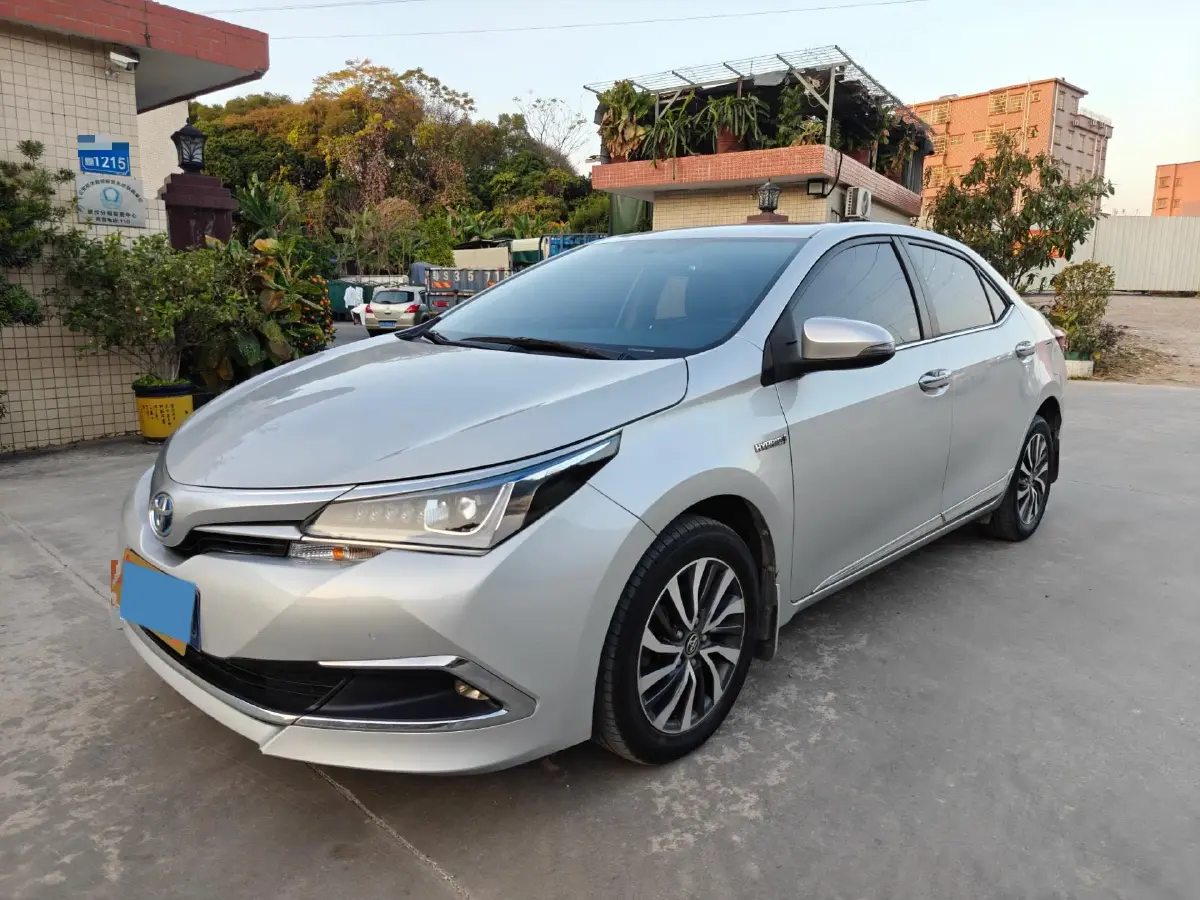 2018 Toyota Corolla 1.8L 99HP L4 E-CVT Hybrid