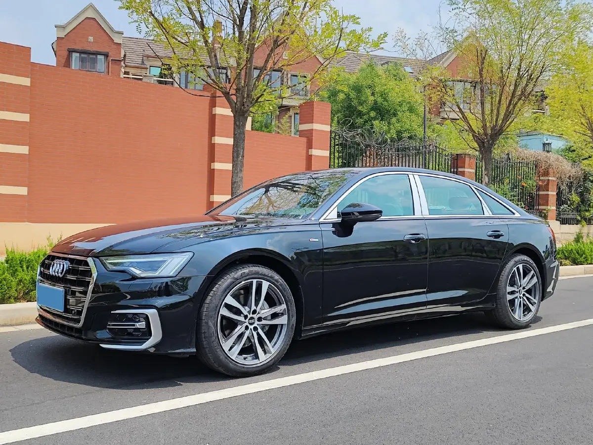 2025 Audi A6L 2.0T 190HP L4 7DCT