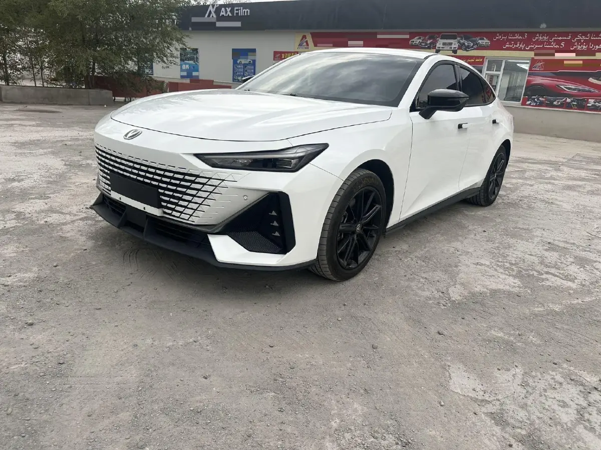 2023 ChangAn UNI-V iDD 1.5T 170HP L4 6TCT PHEV 18.4KWH