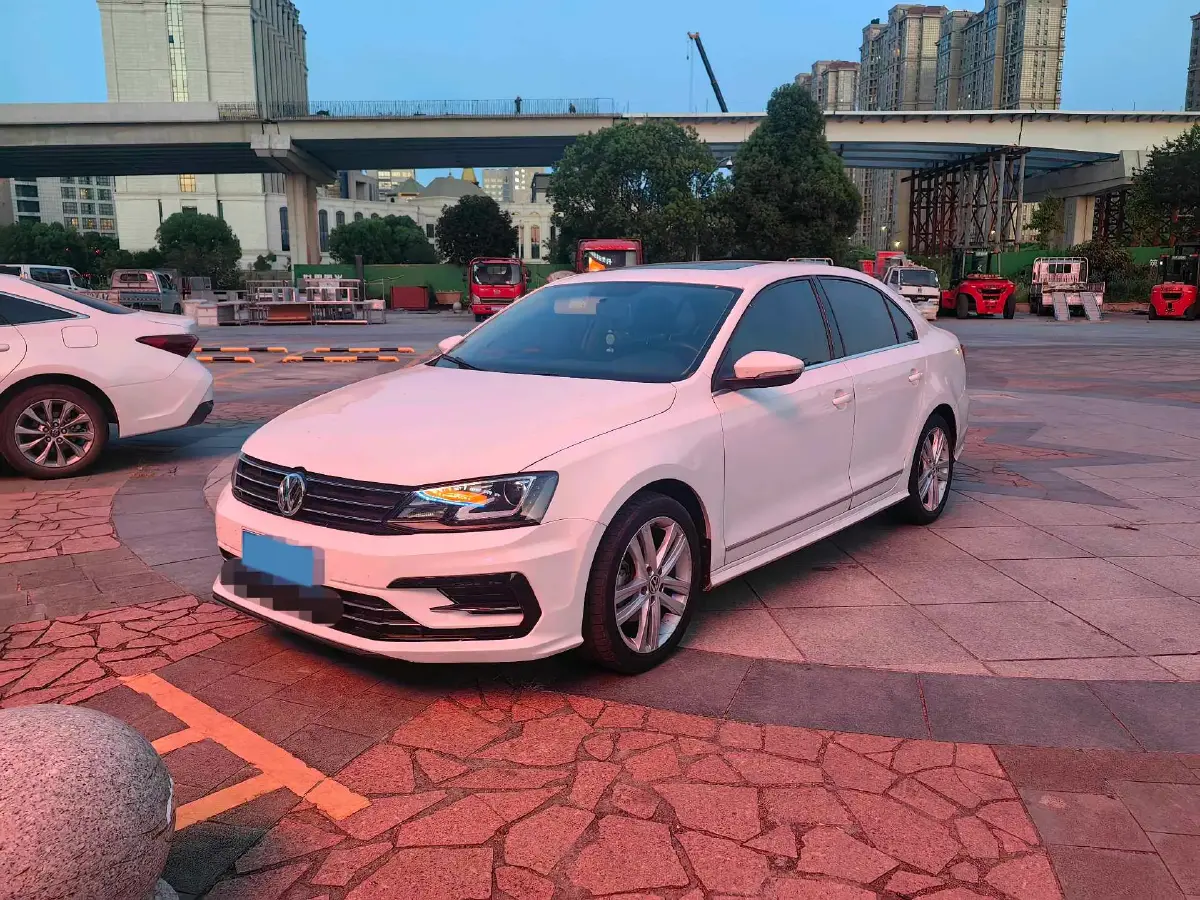 2018 Volkswagen Sagitar 1.4T 150HP L4 7DCT