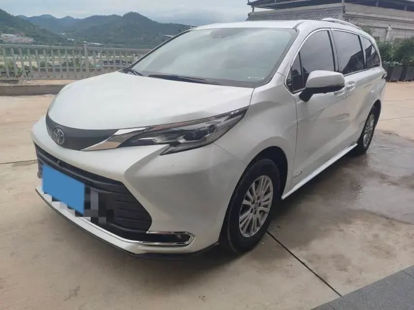 2021 Toyota Sienna 2.5L 192HP L4 E-CVT Hybrid