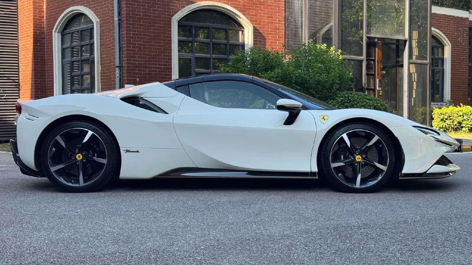 2021 Ferrari SF90 3.9T 781HP V8 8DCT PHEV 7.9KWH,autocango,china used car exporter,china ev exporter,chinese used car exporter,chinese used ev exporter