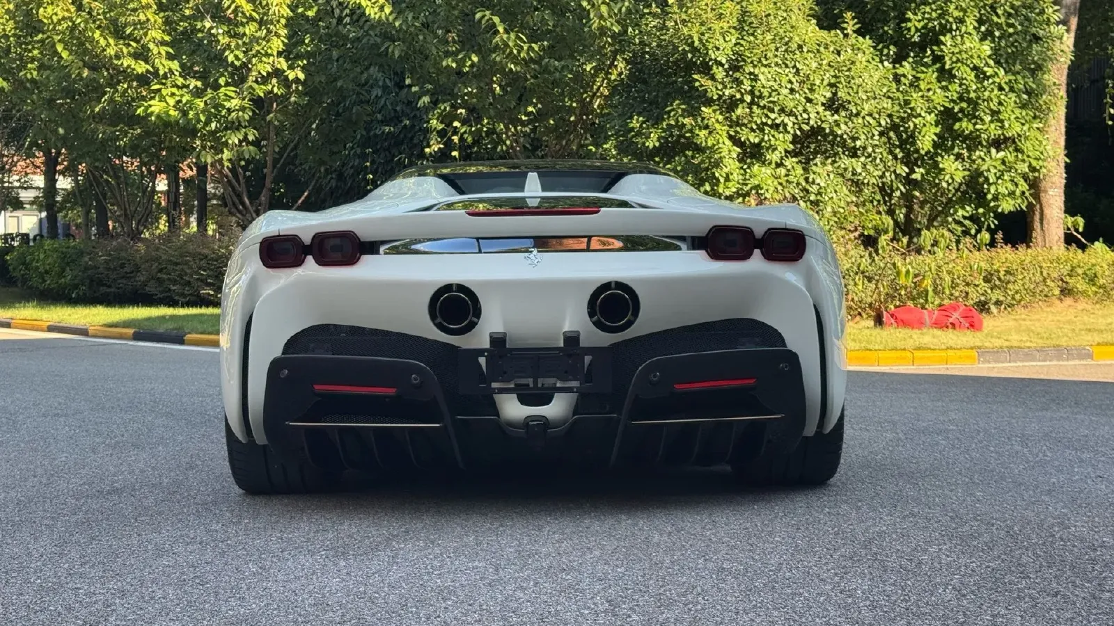 2021 Ferrari SF90 3.9T 781HP V8 8DCT PHEV 7.9KWH,autocango,china used car exporter,china ev exporter,chinese used car exporter,chinese used ev exporter