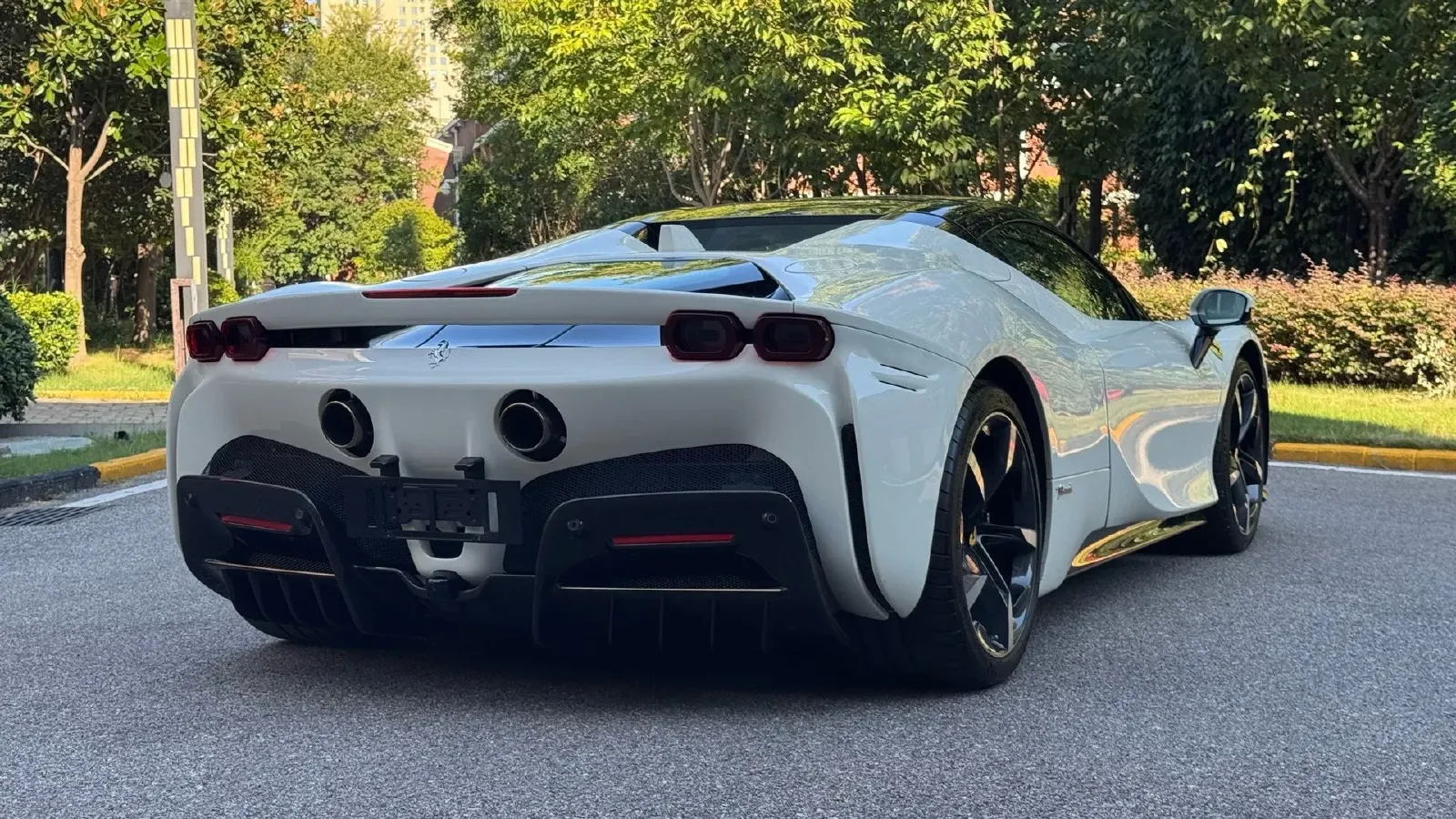 2021 Ferrari SF90 3.9T 781HP V8 8DCT PHEV 7.9KWH,autocango,china used car exporter,china ev exporter,chinese used car exporter,chinese used ev exporter