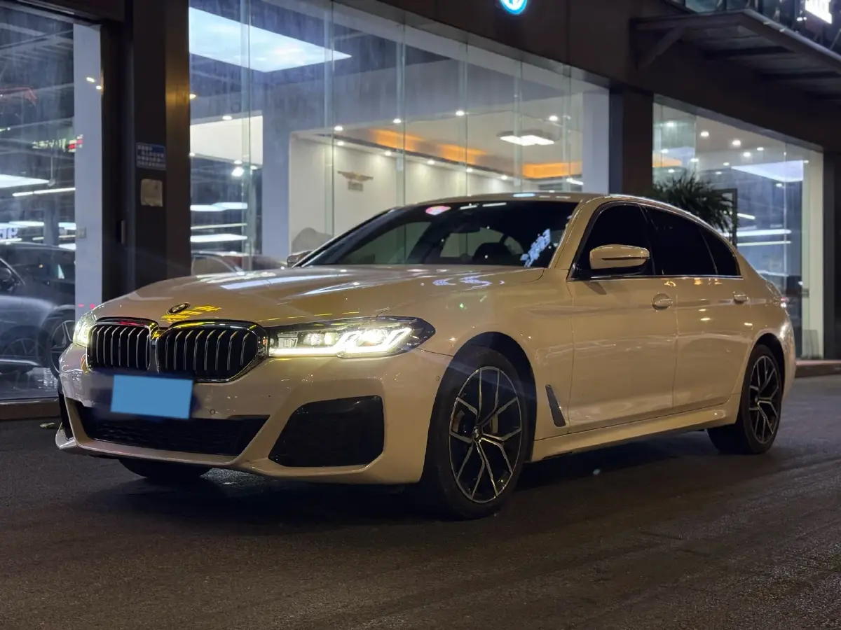 2022 BMW 5 Series 2.0T 252HP L4 8AT