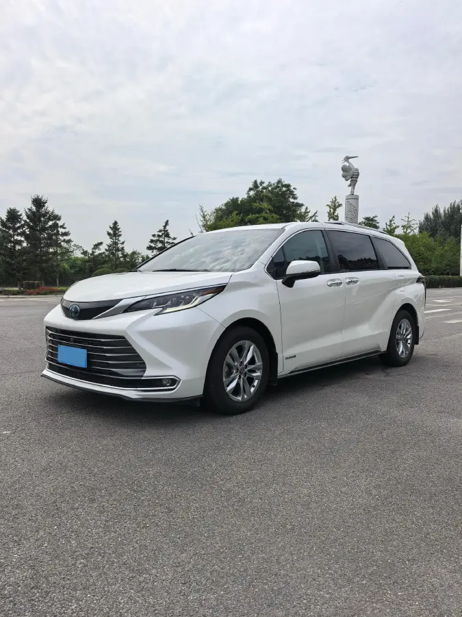 2021 Toyota Sienna 2.5L 192HP L4 E-CVT Hybrid
