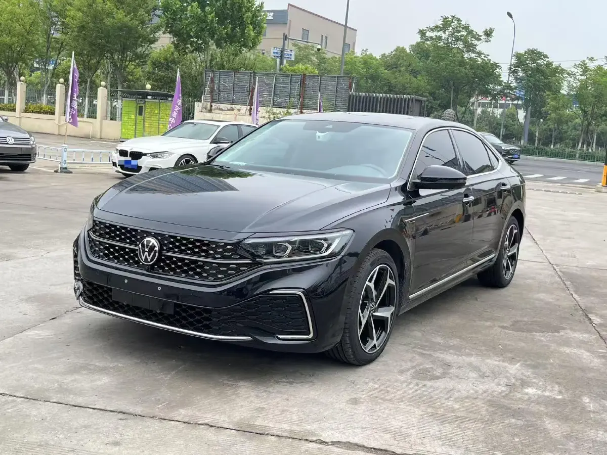 2024 Volkswagen Passat 2.0T 186HP L4 7DCT