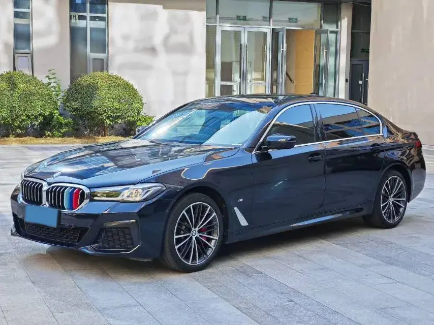 2022 BMW 5 Series 2.0T 252HP L4 8AT