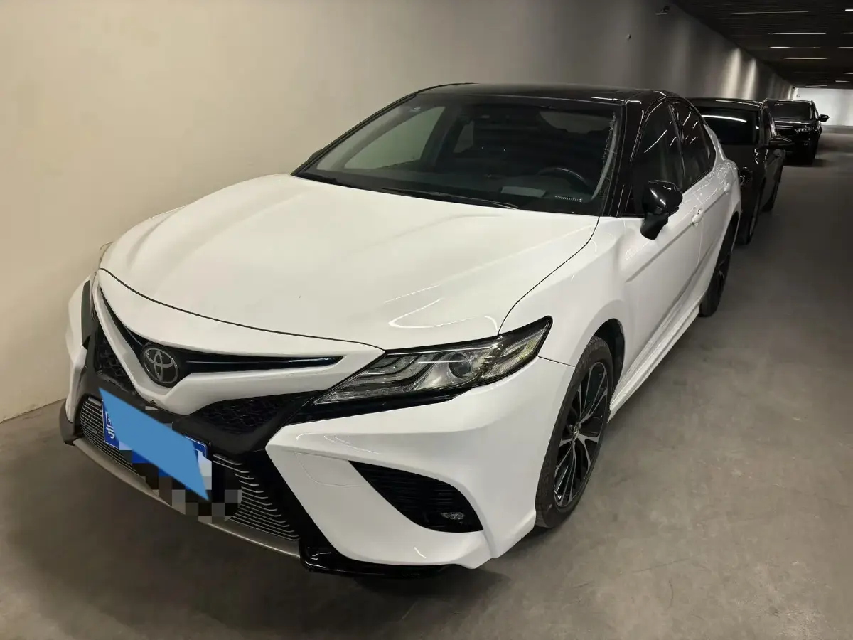 2018 Toyota Camry 2.5L 209HP L4 8AT