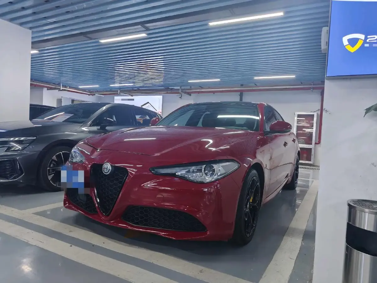 2019 Alfa Romeo Giulia 2.0T 280HP L4 8AT