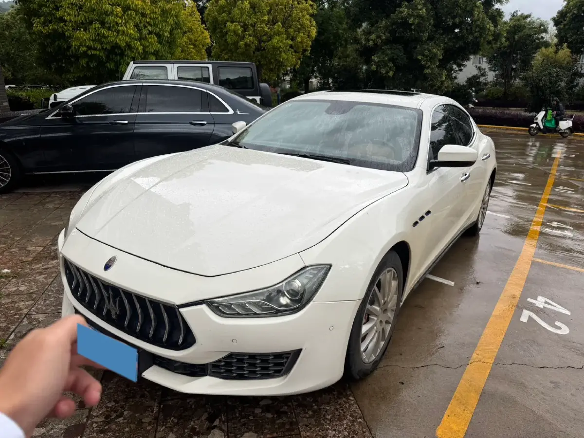2022 Maserati Ghibli 2.0T 330HP L4 8AT
