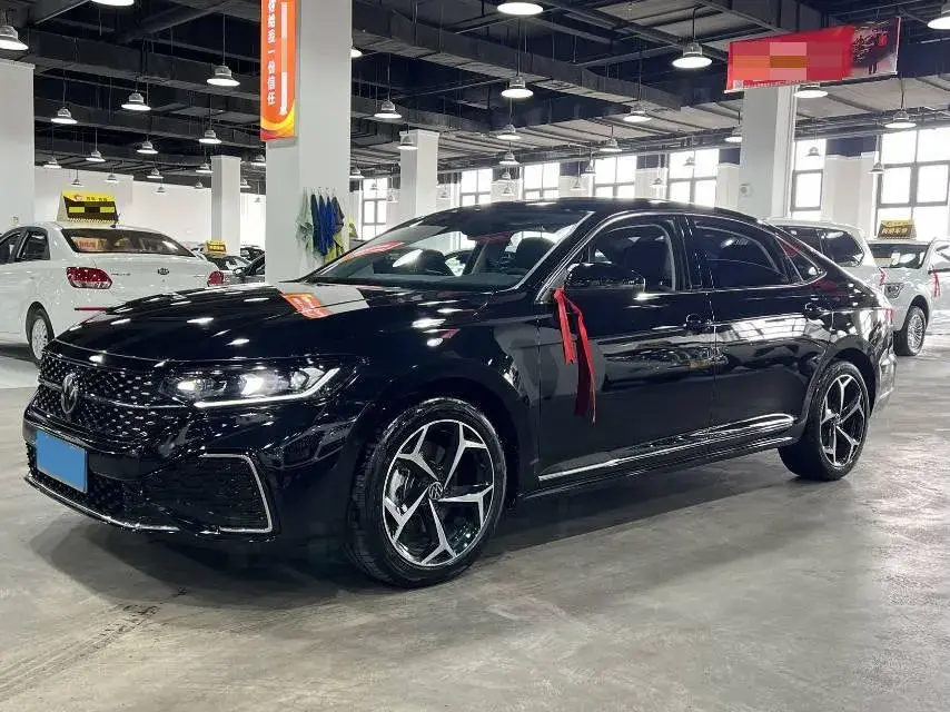 2025 Volkswagen Passat 2.0T 220HP L4 7DCT