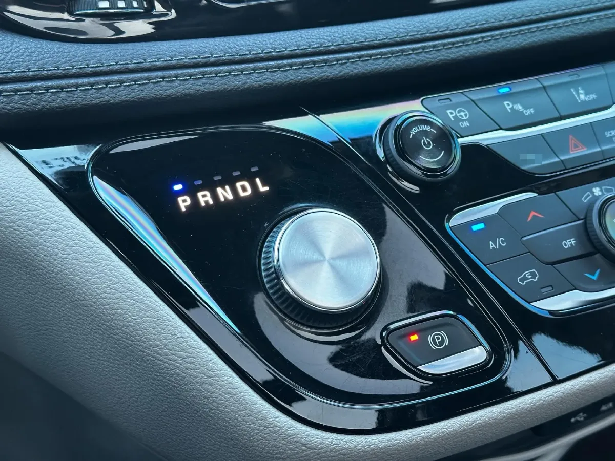 2017 Chrysler Pacifica 3.6L 279HP V6 9AT,autocango,china used car exporter,china ev exporter,chinese used car exporter,chinese used ev exporter