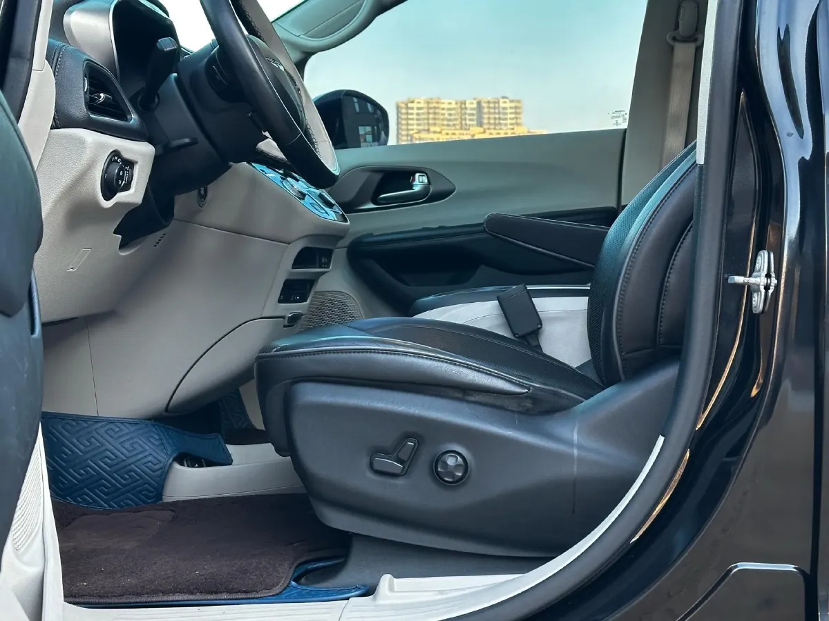 2017 Chrysler Pacifica 3.6L 279HP V6 9AT,autocango,china used car exporter,china ev exporter,chinese used car exporter,chinese used ev exporter