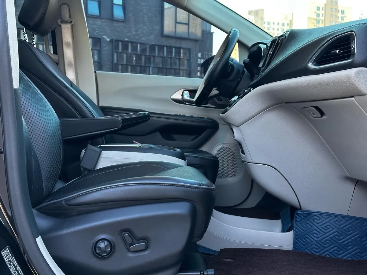 2017 Chrysler Pacifica 3.6L 279HP V6 9AT,autocango,china used car exporter,china ev exporter,chinese used car exporter,chinese used ev exporter