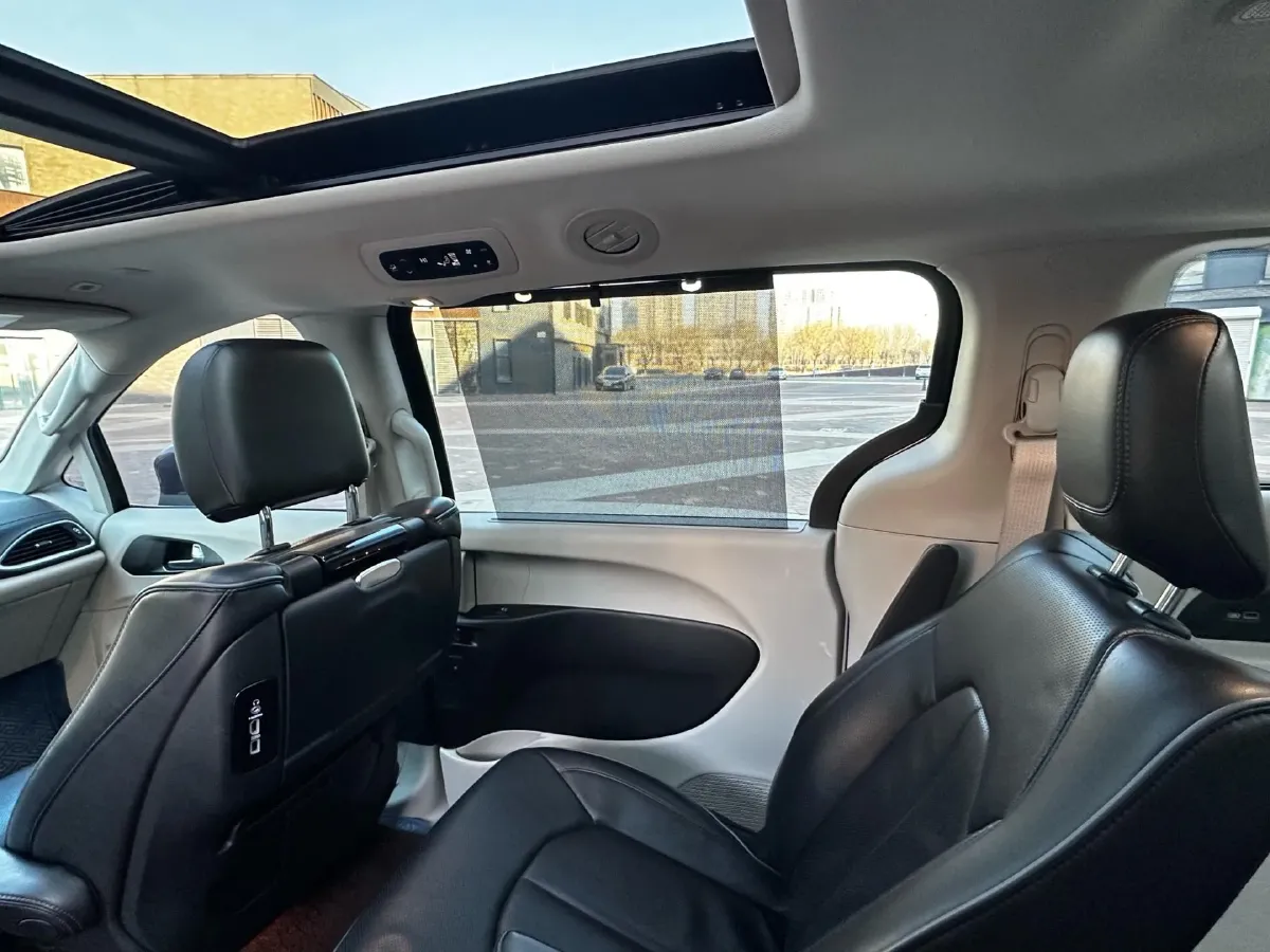 2017 Chrysler Pacifica 3.6L 279HP V6 9AT,autocango,china used car exporter,china ev exporter,chinese used car exporter,chinese used ev exporter