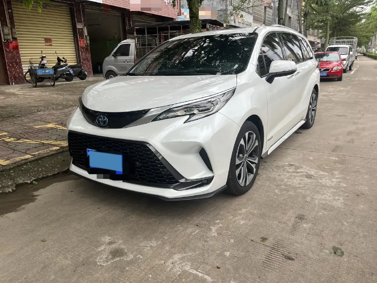 2023 Toyota Granvia 2.5L 189HP L4 E-CVT Hybrid